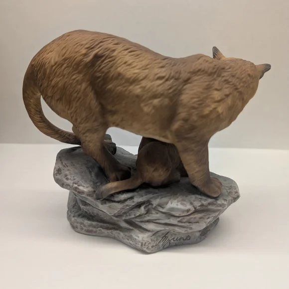 Mountain Lion Family Figurine - Brown - Picture 3 of 11